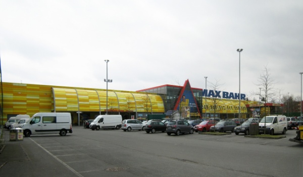 Der Parkplatz von Max Bahr wird leerer